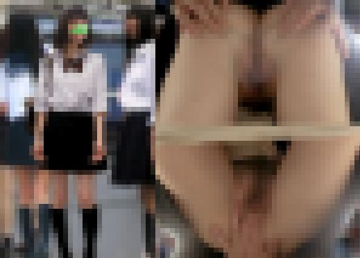 【電車痴漢動画14】両穴ご開帳に手淫でぐしょ濡れ制服美少女　サンプル画像3