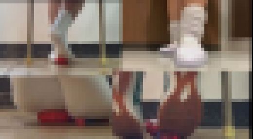 たくさんの素人の女の子に依頼してたくさんの物を踏みにじってもらいました　サンプル画像3