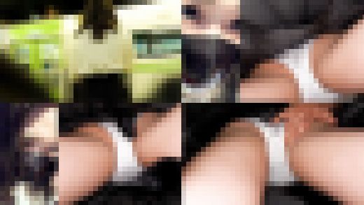 《隠れ美巨乳スレンダー美女》【電車痴漢】★着衣からは想像できない超絶ロケットおっぱい★生ハメマ●コの脇から飛び散るエロマ●汁★　サンプル画像1