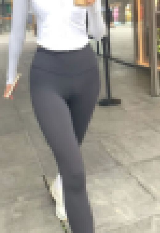 2K動画 スレンダーな娘がレギンスで街を歩く!② サンプル画像2