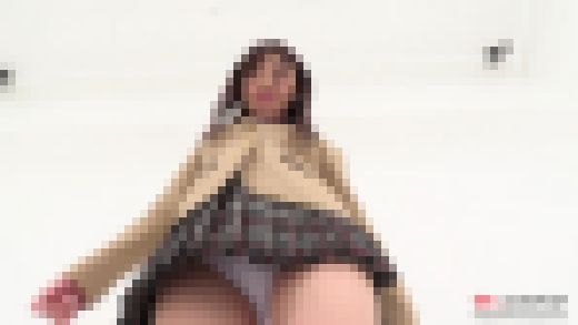 結城のの パンツと綺麗な生おっぱいが大接近！逆さ自撮り　サンプル画像1