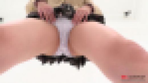 結城のの パンツと綺麗な生おっぱいが大接近！逆さ自撮り　サンプル画像2