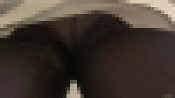 【再販】ミニスカ熟女!柄物黒ストの中身 サンプル画像1