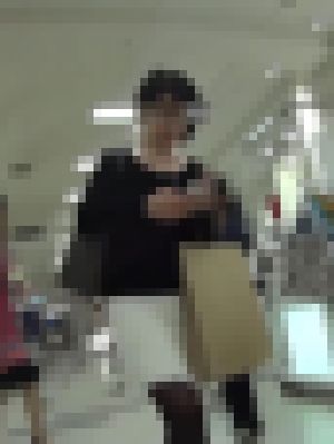 【再販】ミニスカ熟女!柄物黒ストの中身 サンプル画像2