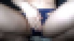 車中でストリップ⁉ こぼれんばかりの巨乳が⁉　サンプル画像1