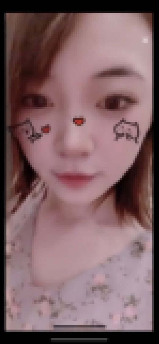 TikTokライブ④　有名tiktoker 胸チラ2　サンプル画像1