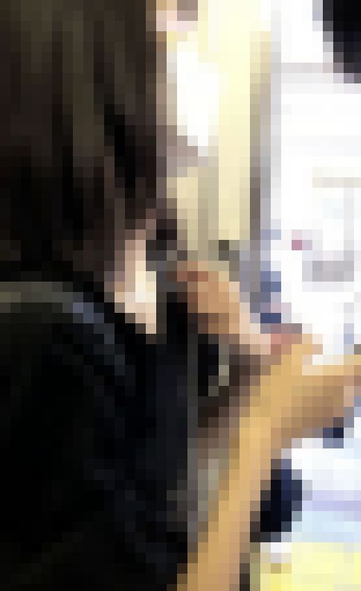 目を疑う超美女にプチ痴漢した サンプル画像1