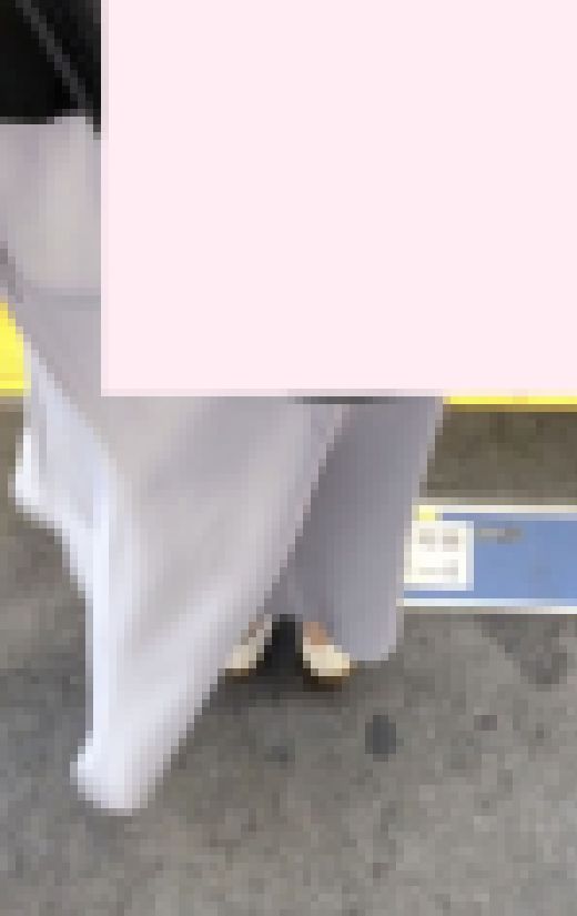 目を疑う超美女にプチ痴漢した サンプル画像2