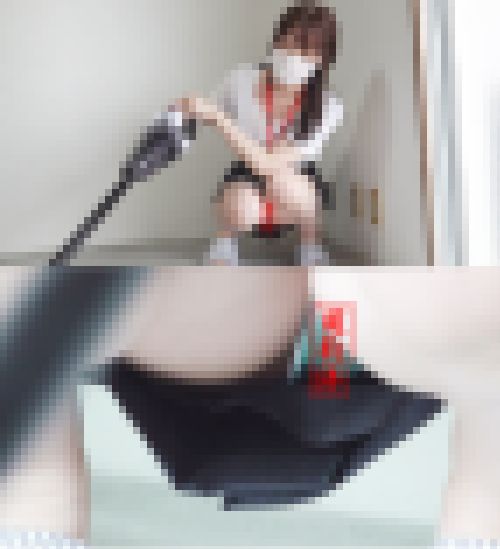 [年末の大掃除/胸チラ]バレそうな接近パンチラとピンコ勃ち乳首だった後輩ちゃん(24)[透けエロ下着]　サンプル画像1