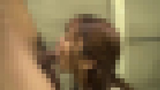 【個撮】シャッターの中で口内射精　サンプル画像3