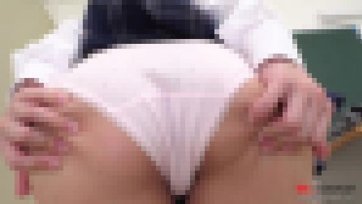 成田つむぎ パンツ見せからお手伝いまで!驚きの展開に大興奮!挑発パンチラ サンプル画像2