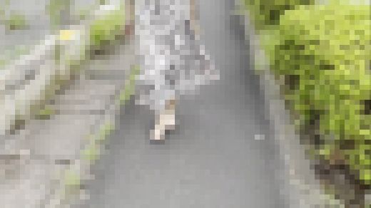 【完全裸足】第8弾!外を裸足で歩く女性 part1 サンプル画像2