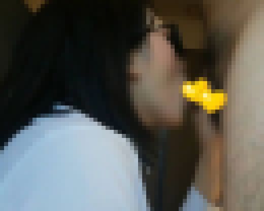 【即尺フェラ総集編②】ムレムレの洗っていないチンポに美味しそうに吸い付く素人鬼口万子集団にいともたやすくオタマジャクシを吸い尽く　サンプル画像1