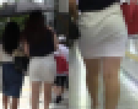 【再販】Tバック？尻肉の動き丸見えのエロ尻歩行　サンプル画像1