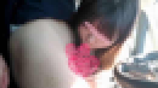 真面目そうな娘なのに!?ノーハンドで吸いつくフェラ!【車内個撮】 サンプル画像1