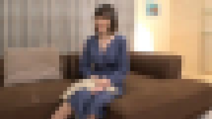 知的な31歳人妻が羞恥心を煽られながら欲求不満の体に巨根を奥まで挿れられ悶絶　サンプル画像1
