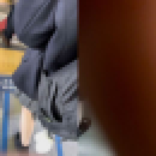 【早期削除注意】満員電車で制服ちゃんおさわりしてたら大量お漏らししちゃった サンプル画像1