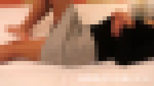 おじさんがスレンダーな素人女子と少しだけ手マン遊びをさせてもらいました。4K動画　サンプル画像1
