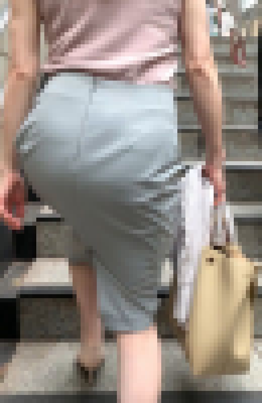 【ムッチリエロ尻OL】最高にエロいヒップラインを闊歩しながら男の勃起した肉棒を挟み込む感じの淫乱変態OLの素顔【653】　サンプル画像2