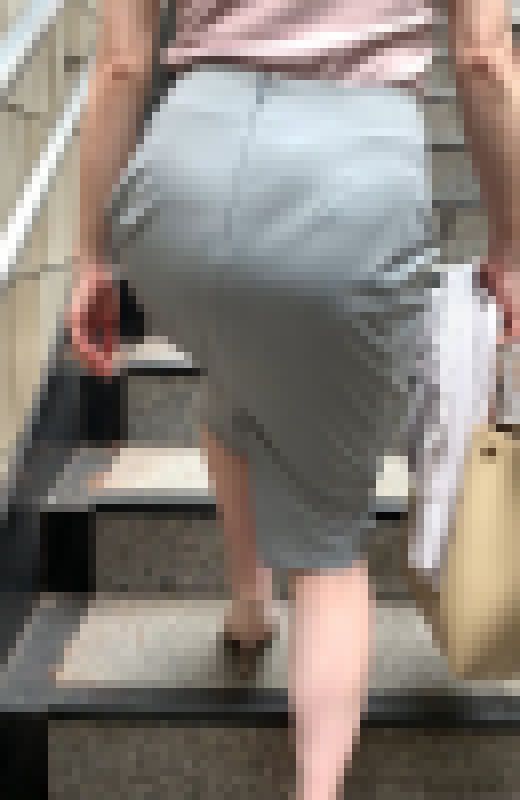 【ムッチリエロ尻OL】最高にエロいヒップラインを闊歩しながら男の勃起した肉棒を挟み込む感じの淫乱変態OLの素顔【653】　サンプル画像3