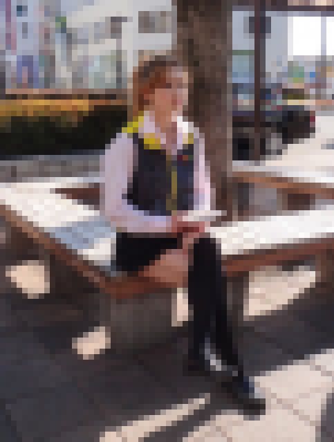 【ミニスカで働くお姉さん】店員パンチラ　サンプル画像1
