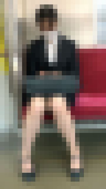 リクルートスーツで就職活動を頑張る素朴な雰囲気の女子大生 サンプル画像1