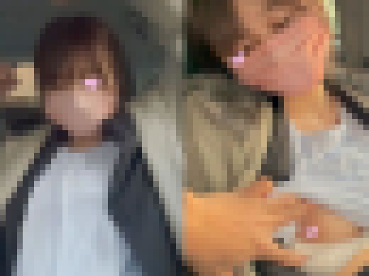 【胸チラ】OLになって大人になった同級生。見事な巨乳エロレディに変貌してました。。　サンプル画像1