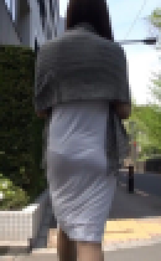 Gさんパート3　パンティーライン　透け　尻　サンプル画像1