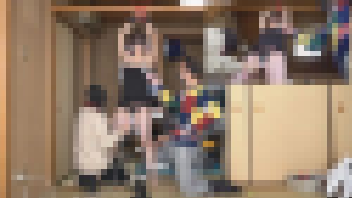 美脚をクネクネさせながら押し寄せる悶絶感を我慢するお姉さん（完全オリジナル）　サンプル画像3