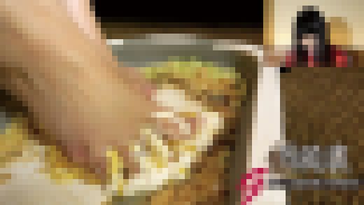 フェチ系痴女・衣織の踏み踏み生足フードクラッシュ自撮り実況中継 サンプル画像2