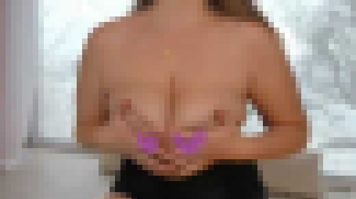 Mカップ爆乳ちゃんがデカパイ揉みながらカワイイ喘ぎ声でぐちょぐちょオナニー♥おっぱいに唾液垂らして揉んでるのがたまら　サンプル画像2