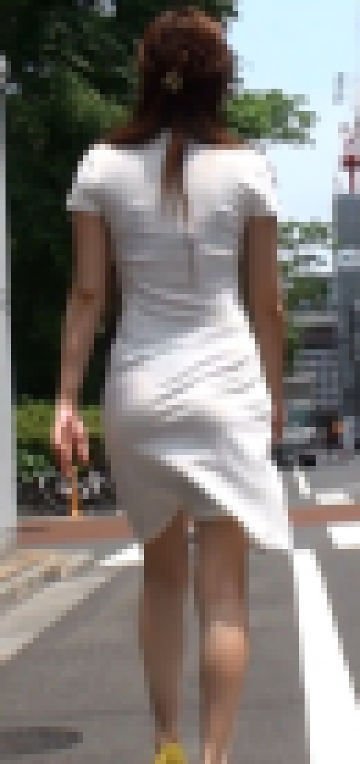 Cさんパート4　パンティーライン　透け　尻　サンプル画像1
