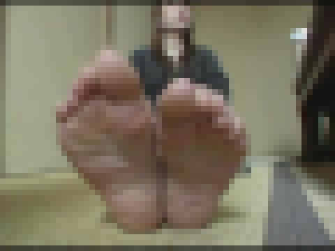 【CF】足裏を見せる女 #112 GLD-030-04 サンプル画像3