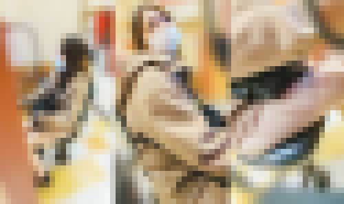 【パチ負け女】【交渉痴漢】バラエティコーナーでソロ打ちしてた美脚お姉さん／横浜P店　※即ハメ中出し成功【高画質】　サンプル画像1