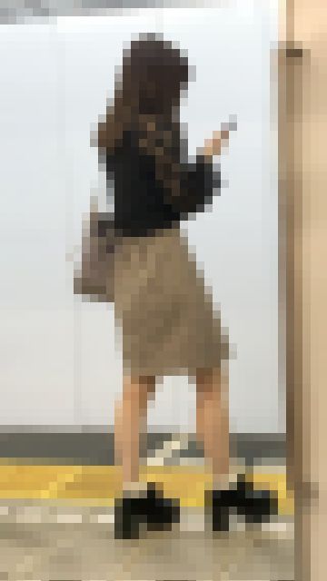 地雷系メイクとファッションが似合うぴえん系女子大生　サンプル画像3