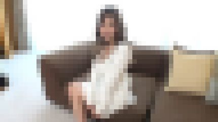 36歳のジュエリー販売員が彼氏に内緒の撮影で巨根で突かれて喘ぎまくる　サンプル画像1