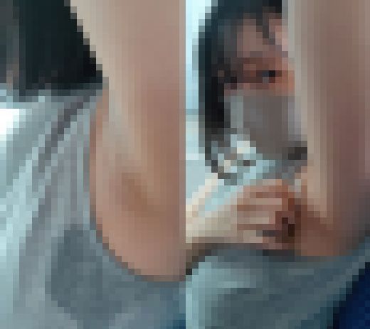 【腋毛超接写】スーツ女子の腋汗ぐっしょりジョリ腋を超接写　サンプル画像2
