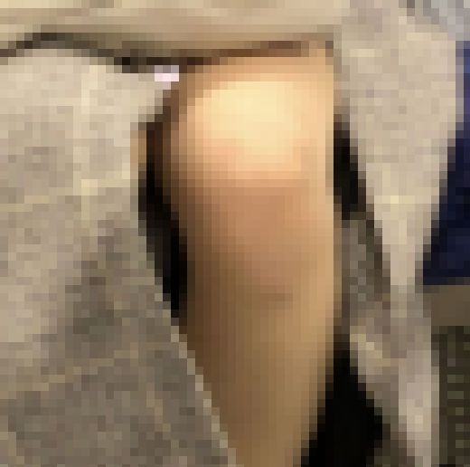 コートから生足はみ出てエロい美女　サンプル画像2