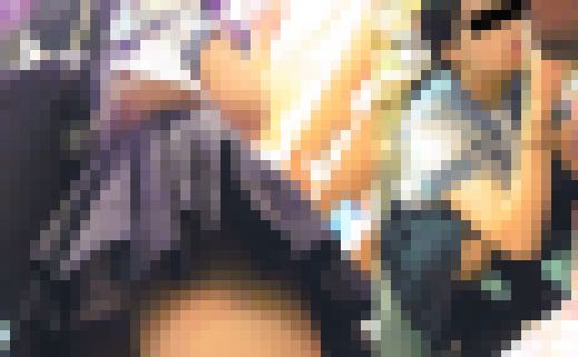 セーラー服の魅力MAX!!視線を変えたら見えちゃった！純白パンツ、ブラ紐、全開女子学生 in 雑貨屋さん　サンプル画像2