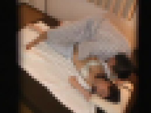 出張マッサージで地味な主婦が仕事を忘れて中出しSEX！File.2　サンプル画像2