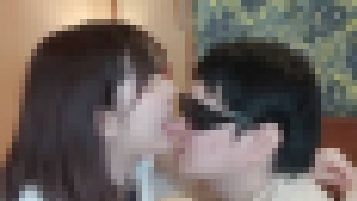 処女喪失➀【初撮り】【本編完全顔出し!!】ムチムチ癒し系Gカップ巨乳JDとベロちゅう顔舐め中出しファック!!　サンプル画像1