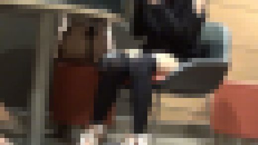 卒業したての10代生足パンチラ サンプル画像1