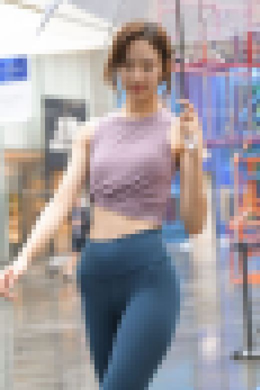 ネイビーレギンス①２K動画 いやらしい臀部と脚線美　サンプル画像1