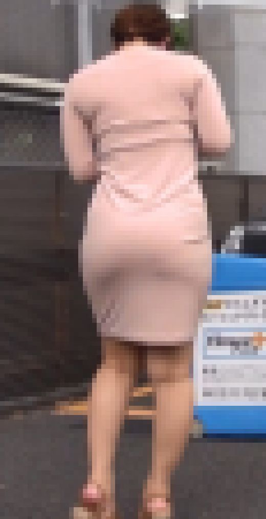 Fさんパート5　パンティーライン　透け　尻　サンプル画像1