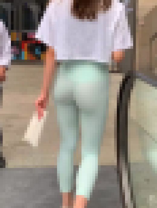 2K動画　ミントグリーンレギンス１　妖艶の腰つき　サンプル画像3