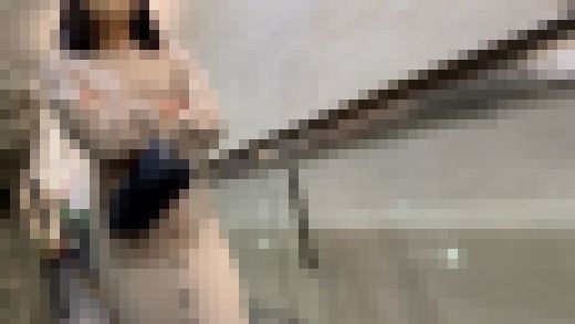 柔らかリブニットでデカ尻とエロい身体をクネクネと見せ歩くJD サンプル画像3