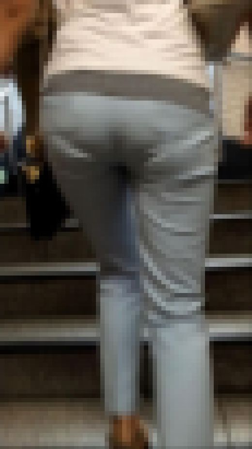 クロッチラインがエッチな水色パンツお姉さん　サンプル画像2