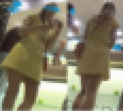 【盗撮】レジ待ちしているところ狙ってミニスカお姉さんを逆さ撮りしたら衝撃のTバックだった！！！　サンプル画像1