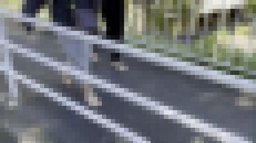 【完全裸足】第14弾！裸足で外を歩く女性2人組 part1　サンプル画像1