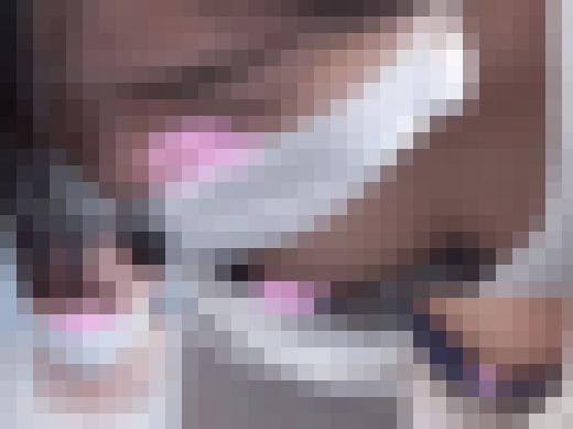 【陶芸胸チラ＃37】学生、人妻…Bチラ！夢中で前かがみになって、胸元からたわわなお乳が…　サンプル画像3